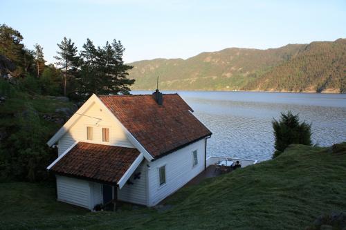 Our cabin at the Vindafjord